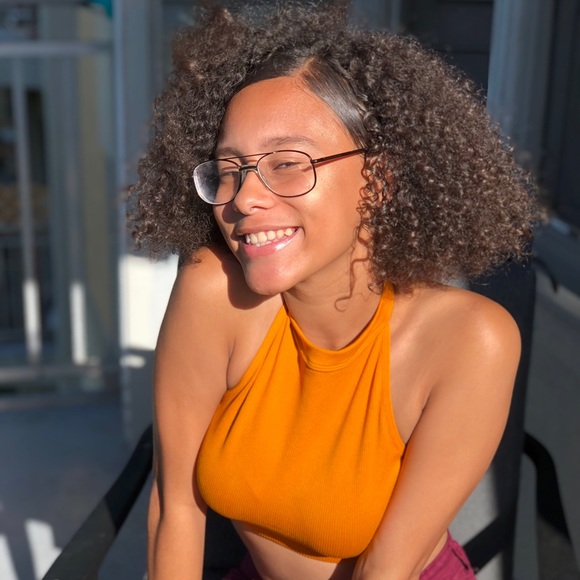 Welcome to my poshmark!! Besitos -shamia <3 - Picture 6 of 8